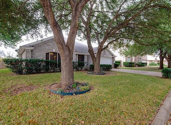 3rd image of 1119 Blackthorn Dr