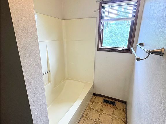 5th image of 1813 Stag Ln