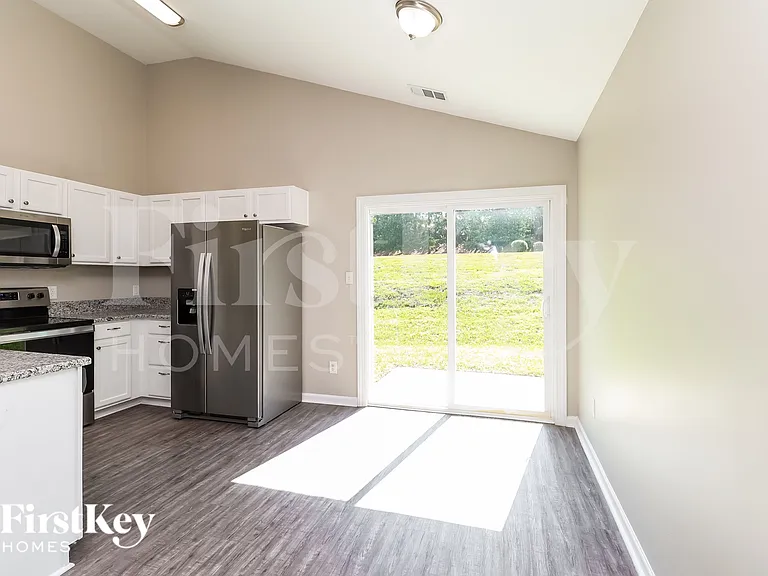 7307 Woodbourne Ln — Photo 6