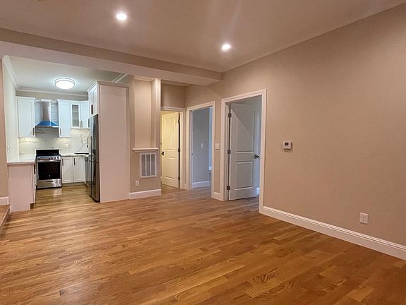 3rd image of 189A Tioga Ave