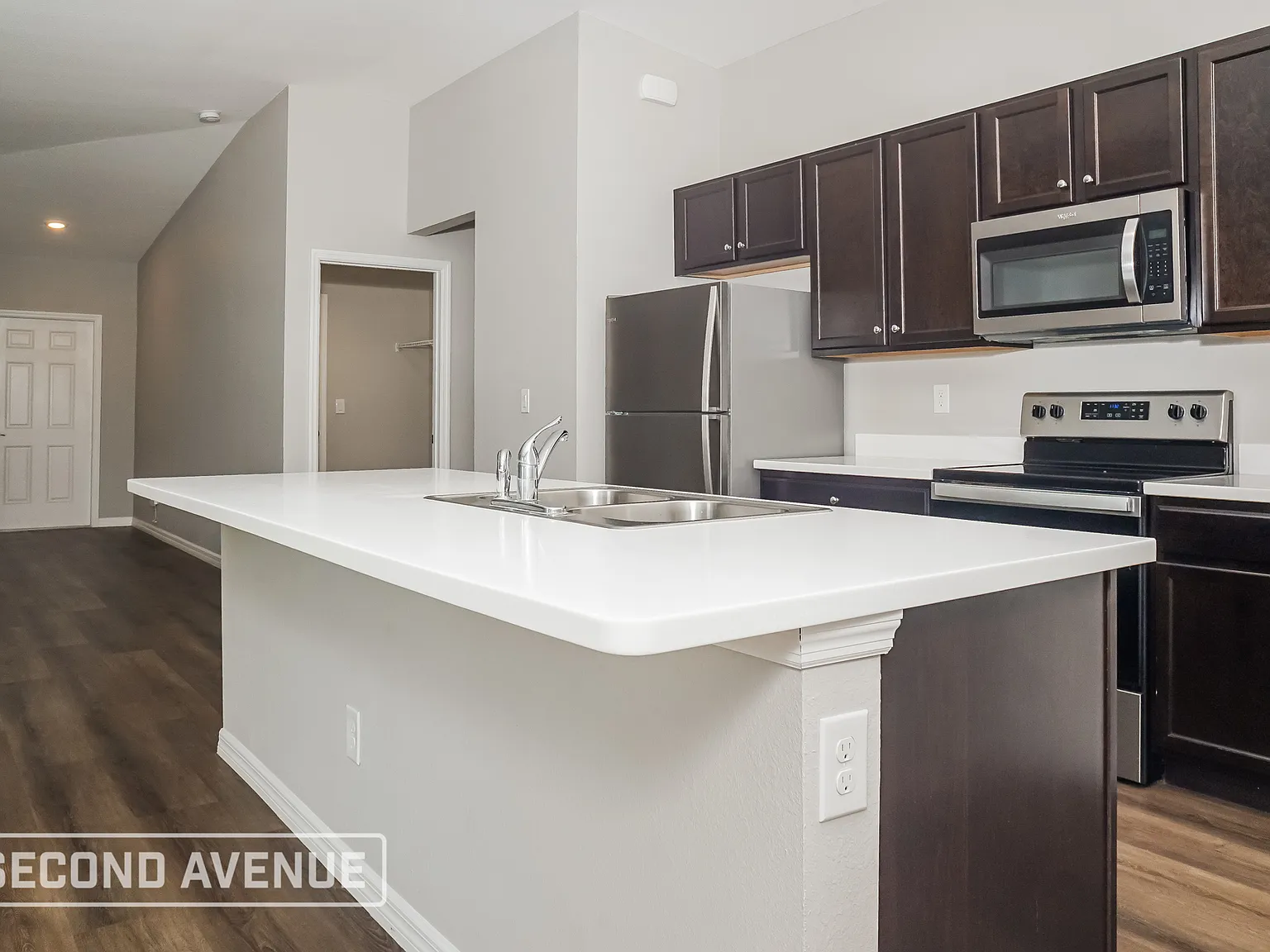 4 bed, 2.0 bath, 1833 sqft, $1,825 — Photo 4