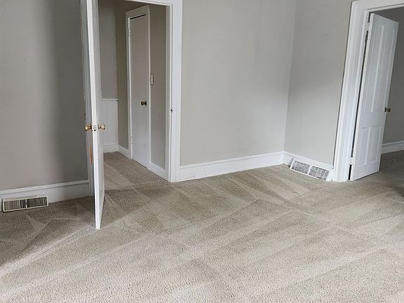 3rd image of 1016 Oak St
