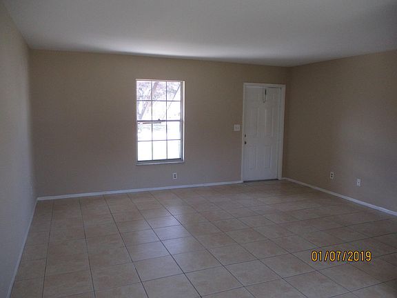 4th image of 1398 SE Larose Ct
