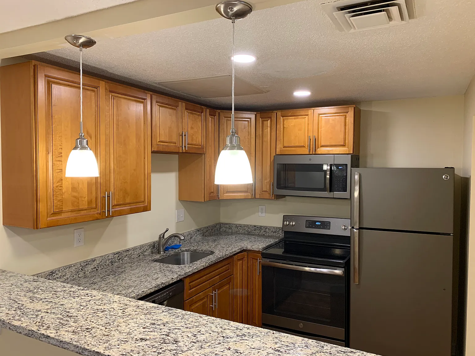 Essex Apartments — Photo 1