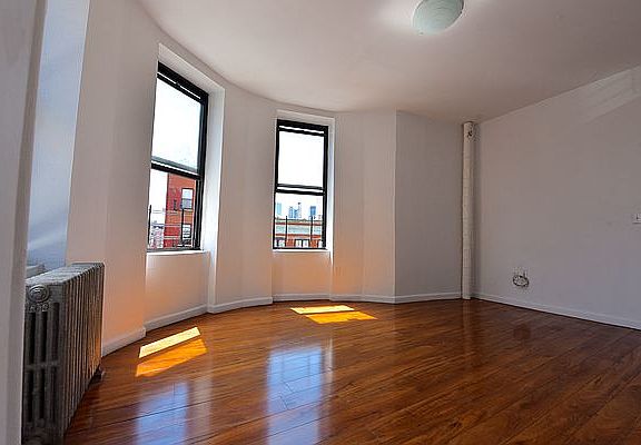 2nd image of 390 Broome St APT 21
