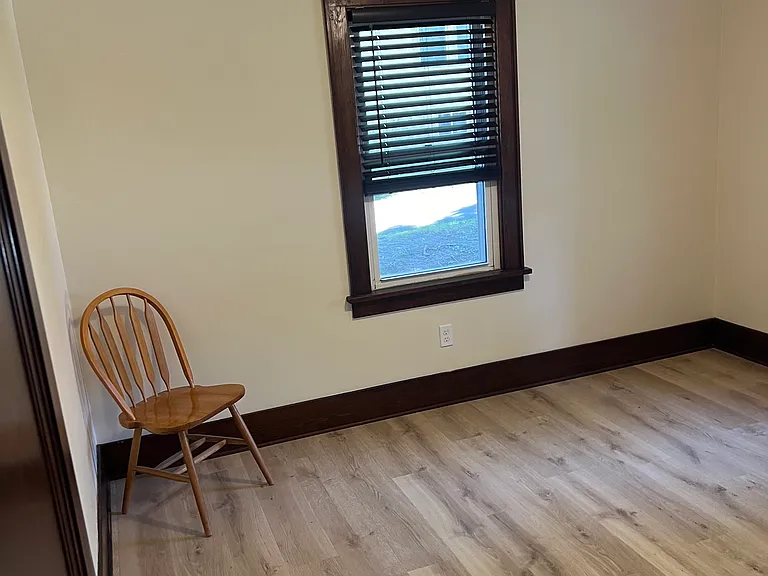 425 Pleasant St — Photo 31