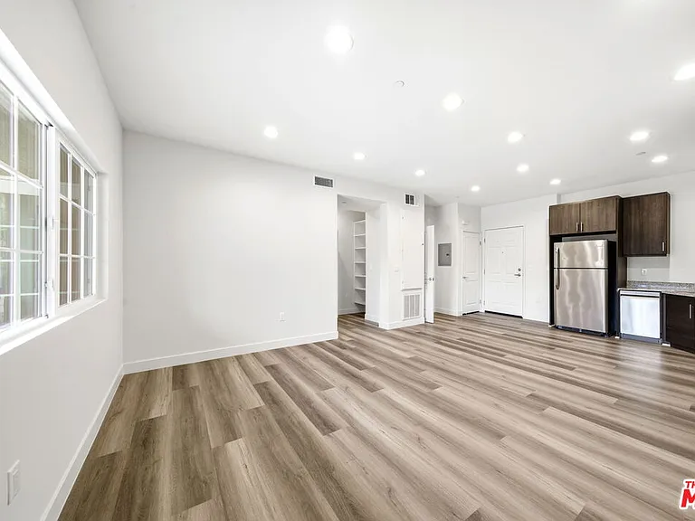 1408 W Washington Blvd #101 — Photo 2