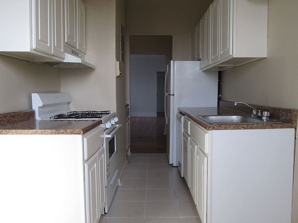 2nd image of 221 Seaman Ave APT F12
