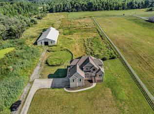 10455 Franks Rd, Chagrin Falls, OH 44023