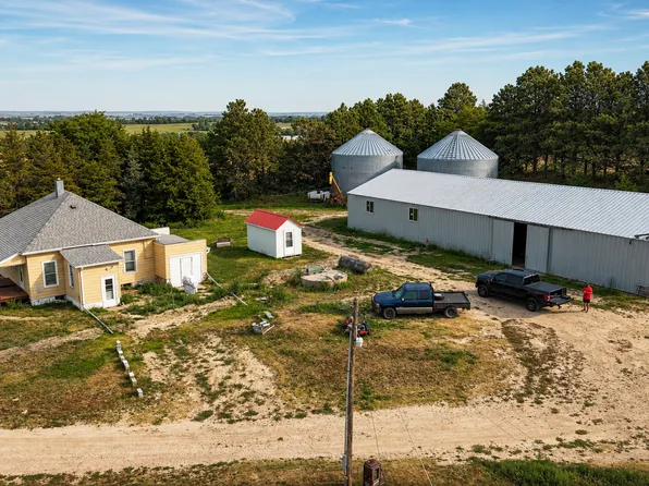 128 County Road 50, Stapleton, NE 69163
