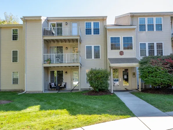 11 Thoreau Ct APT 2, Natick, MA 01760