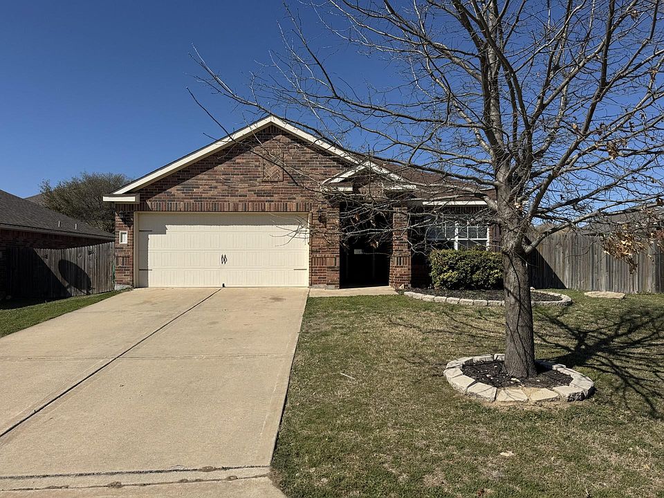 1st image of 107 Cowpoke Ct