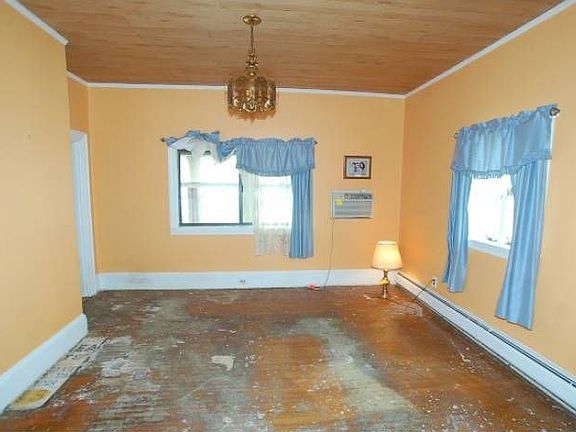 5th image of 12 Ashland St