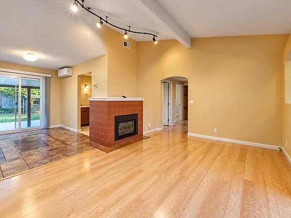 4th image of 10 Brookside Drive