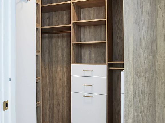 4th image of 3 Court Sq APT 5902