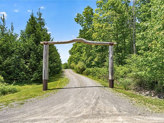4th image of 121 Lang Rd