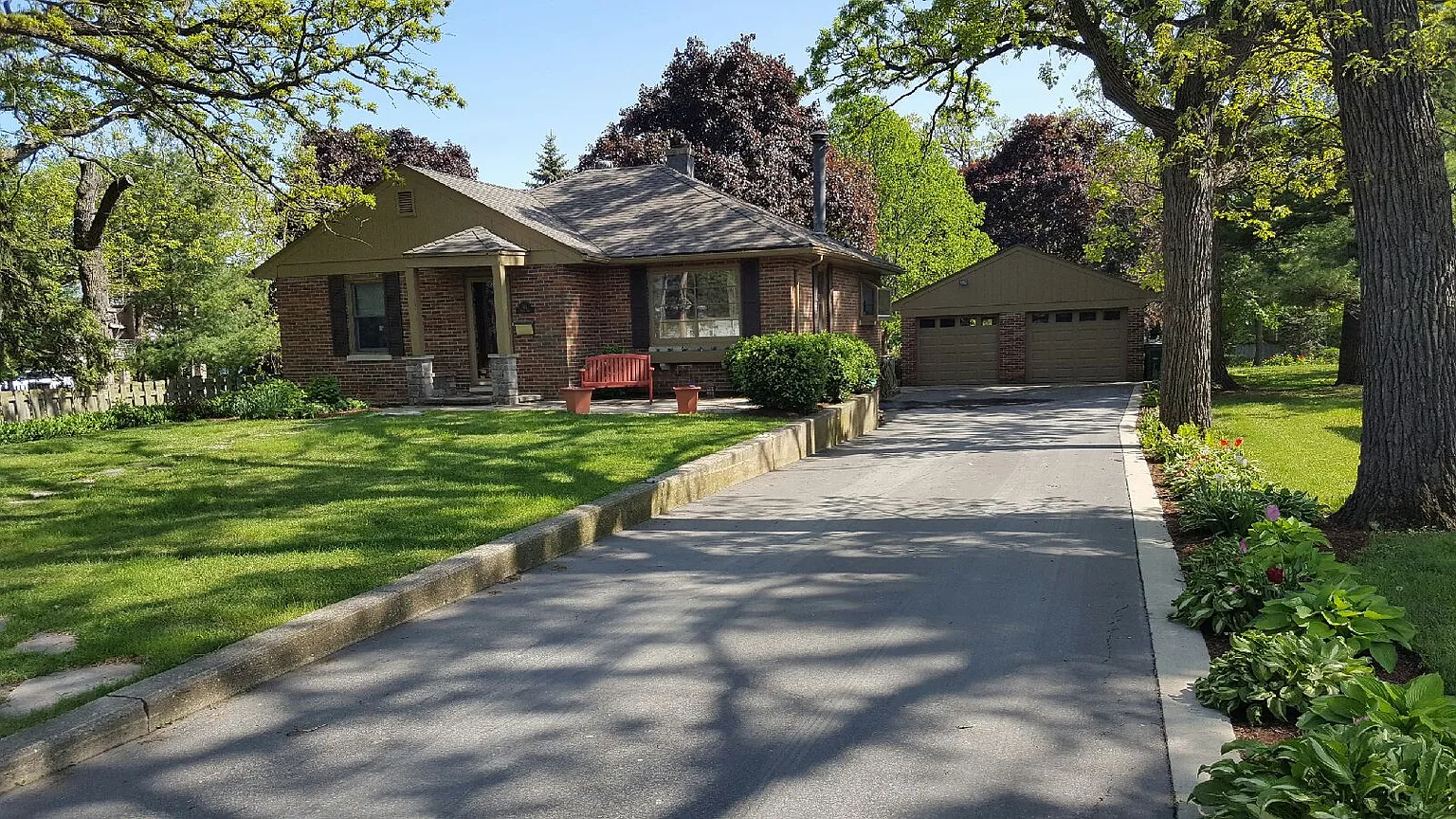381 Park Ave photo 1