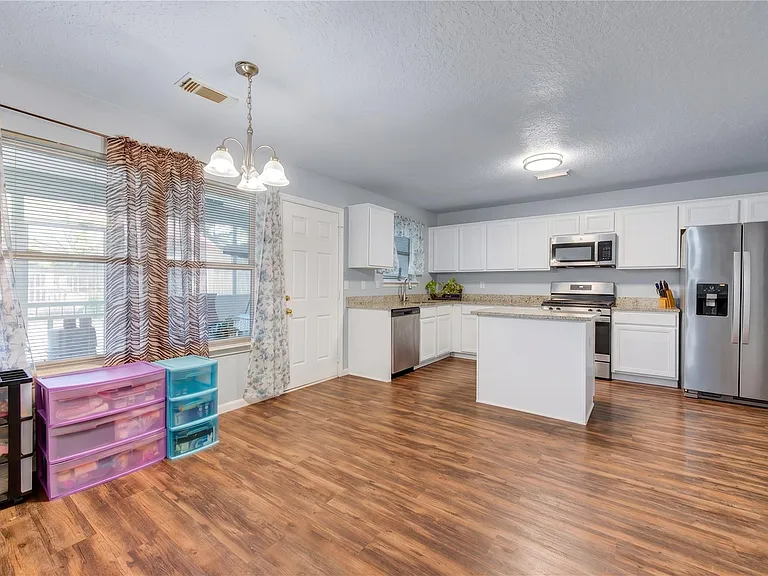 7302 Greenwood Point Dr — Photo 19