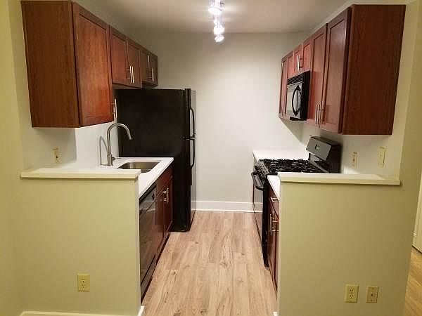 1st image of 600 E 8th St APT 7T