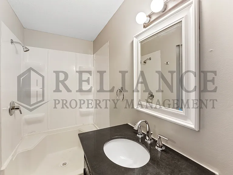 2719 W Douglas Ave — Photo 22