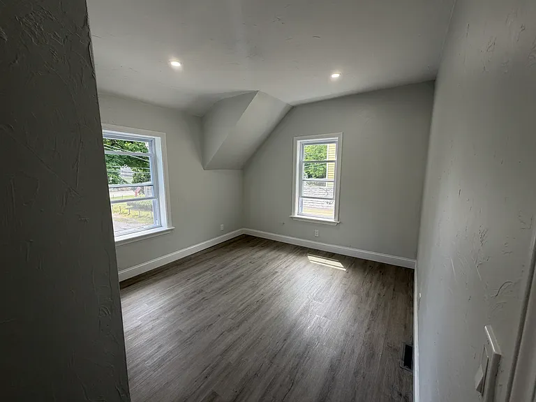73-75 Draper Ave #75 — Photo 12