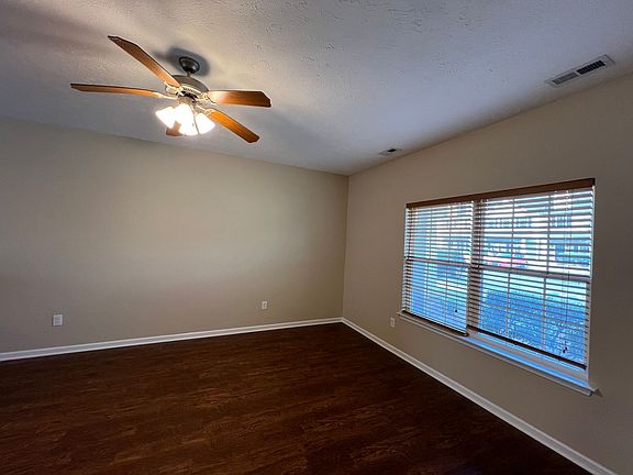 2nd image of 2436 New Holland Cir