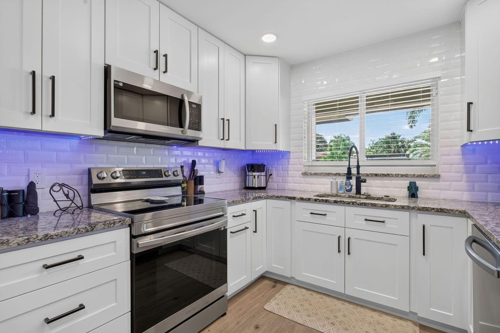 2520 SE 5TH Street, photo 5