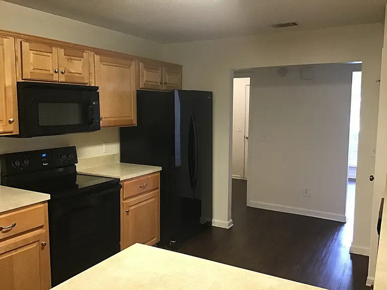 62 Golden Gate Dr — Photo 2