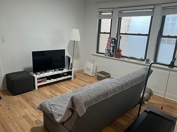 5th image of 2241 W Augusta Blvd #3R
