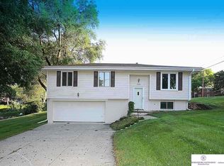 7806 Jaynes St, Omaha, NE 68134