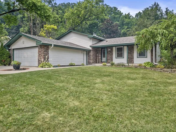 2816 Woodridge COURT, Waukesha, WI 53188