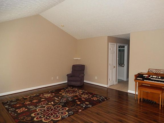 5th image of 377 Crescent Ct