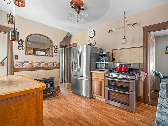 4th image of 19 Hopkins St