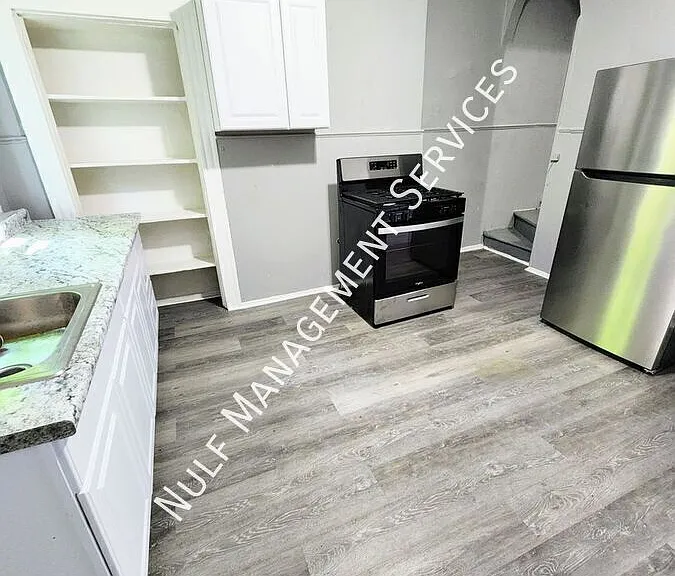6004 Butler St — Photo 1