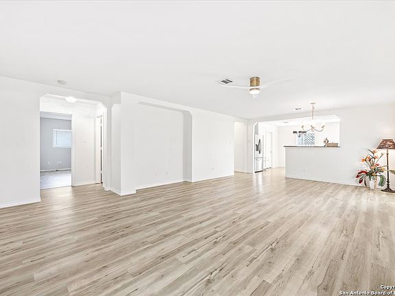 5th image of 4022 Wisteria Way