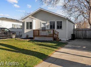 44 W Brickley Ave, Hazel Park, MI 48030