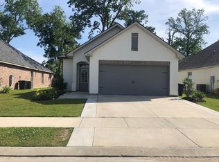 376 Lake Breeze Dr, Baton Rouge, LA 70820