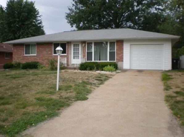 9823 Vera Cruz Dr, Saint Louis, MO 63126