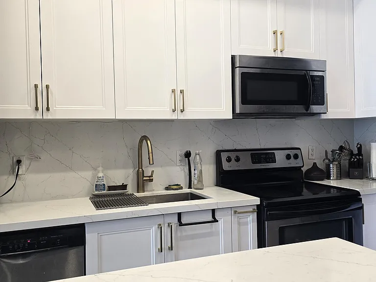 112 George St S #S818 — Photo 11