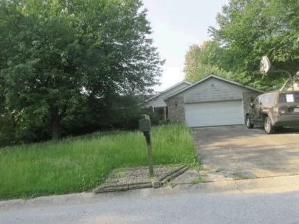 12 Clark Dr, Fairview Heights, IL 62208