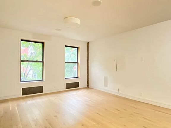 2nd image of 209 W 107th St APT 3E
