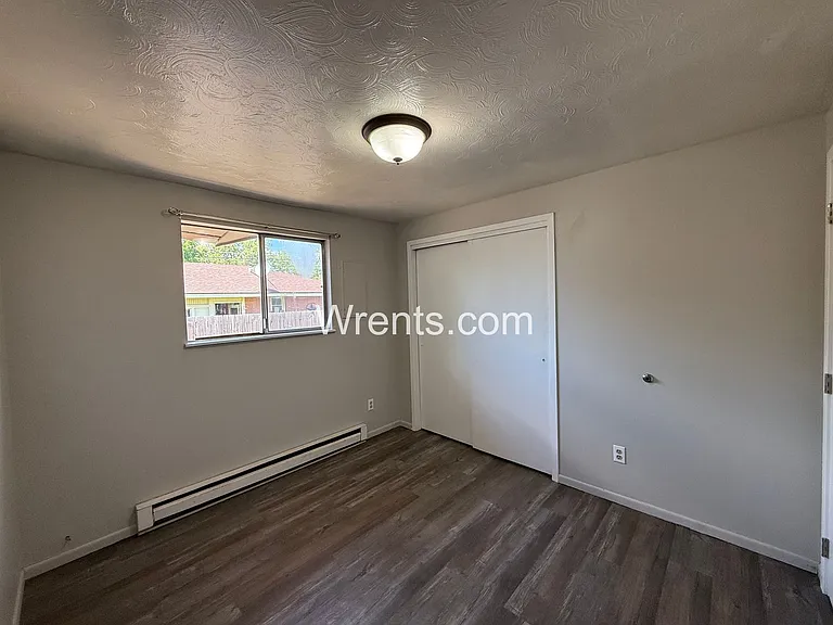 2909-2911 E Rockwell Ave — Photo 9