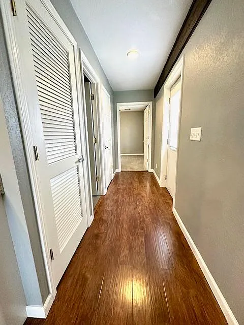 2 bed, 1000 sqft, $1,200 — Photo 3