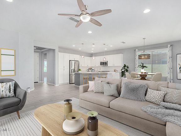 3rd image of 4418 W WINSLOW Way