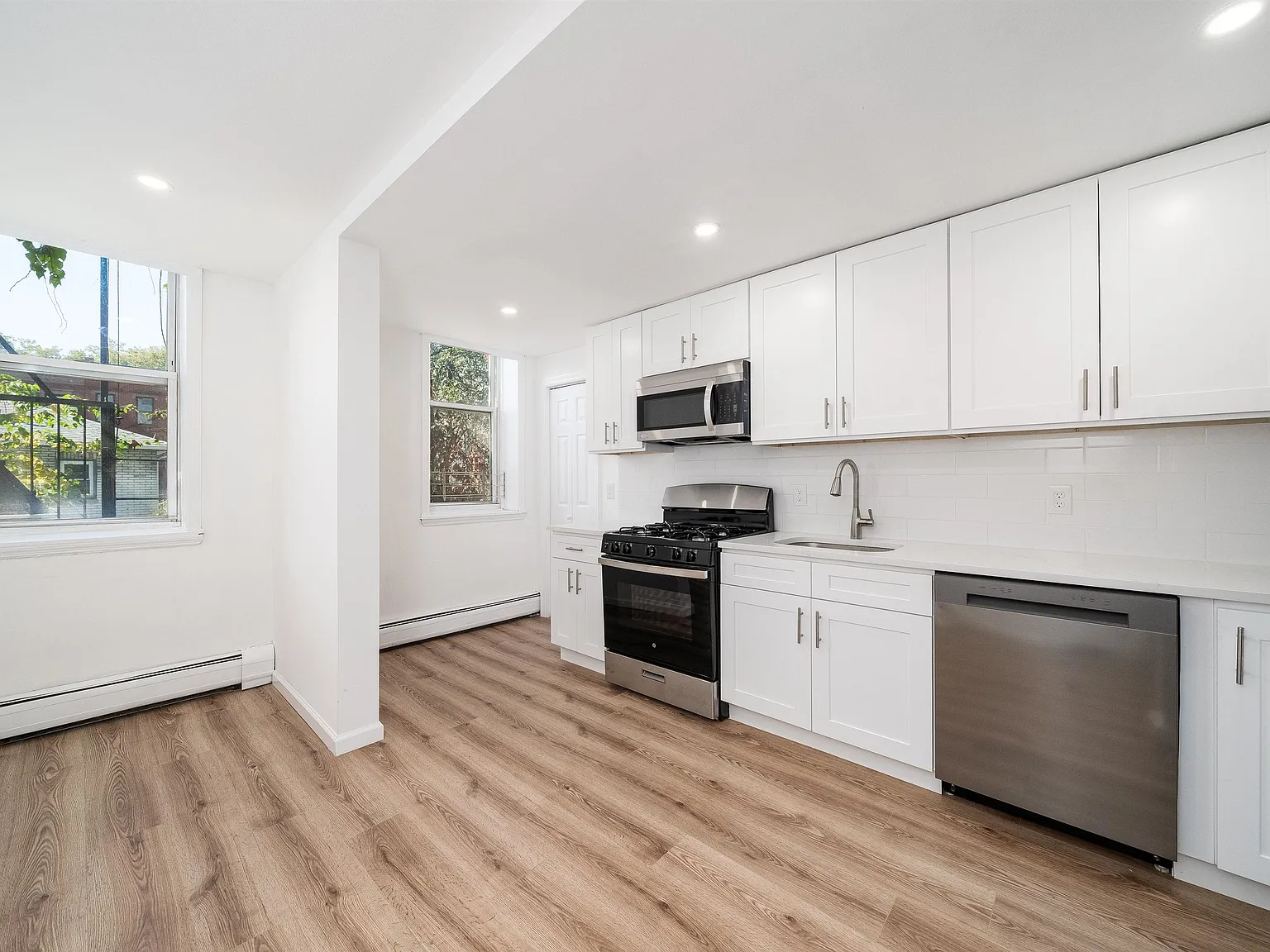 3 bed, 2.0 bath, $5,200 — Photo 4