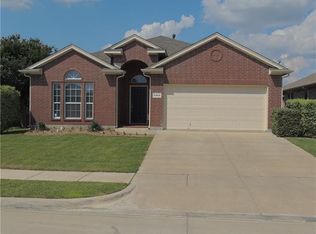 6464 Payton Dr, Fort Worth, TX 76131