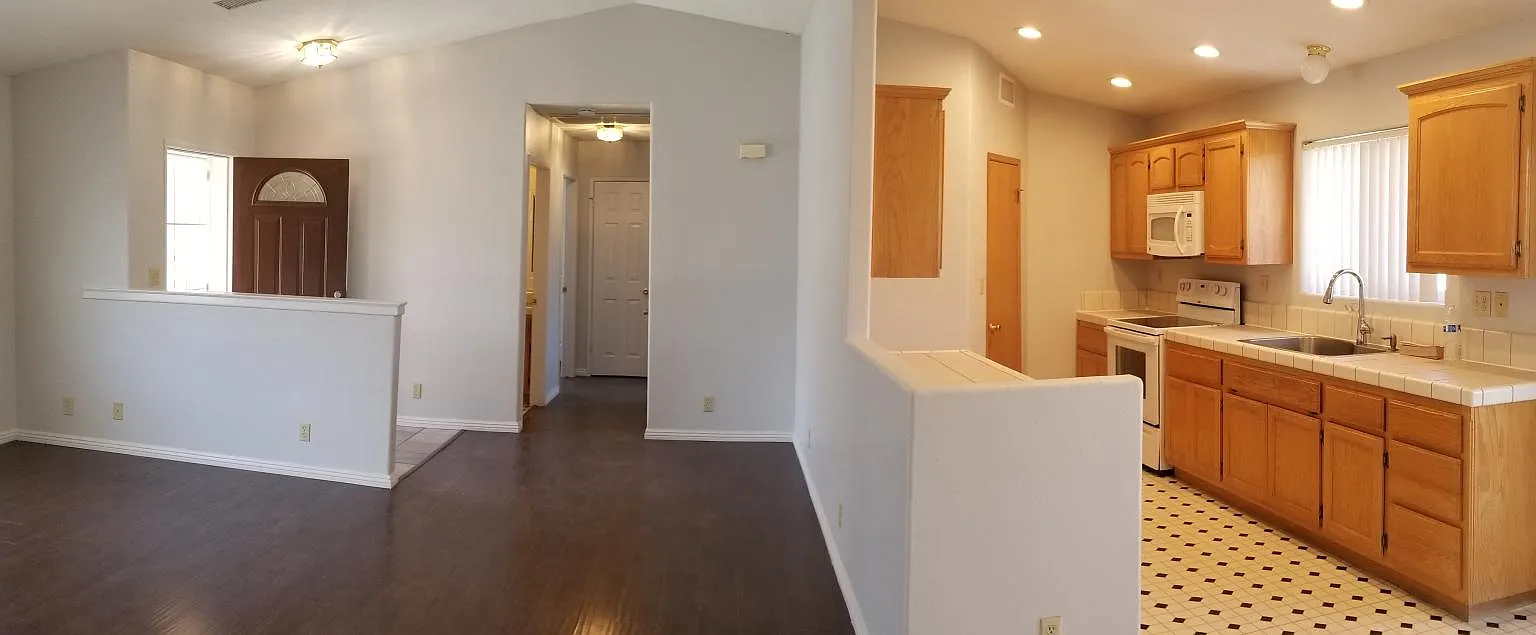 3 bed, 1406 sqft, $2,300 — Photo 2