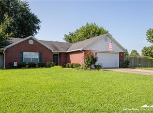 4311 W Cheyenne Dr, Fayetteville, AR 72704