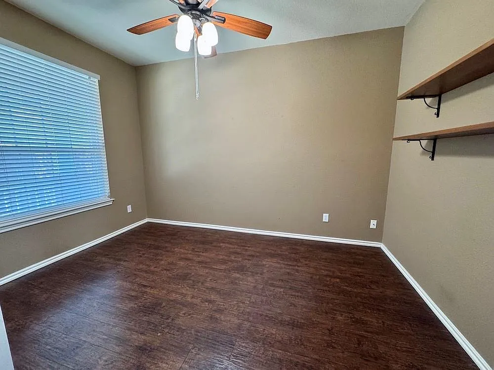 3 bed, 2.5 bath, 2492 sqft, $1,975 — Photo 3