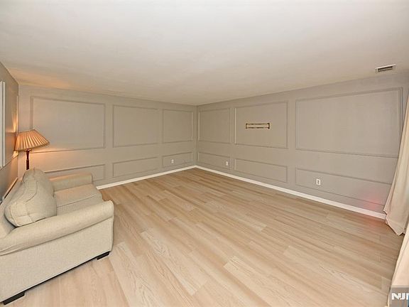 4th image of 101 River Rd APT B3
